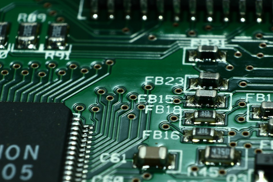 Cómo y dónde utilizar vías en el diseño de PCB